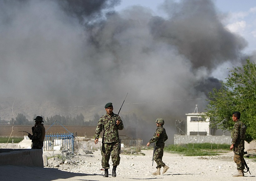 חיילים אפגניים בג'לאלבאד, בזמן מתקפת הטאליבן
