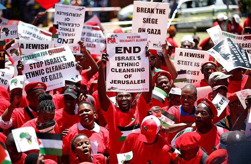 הפגנה נגד ישראל מול השגרירות בדרום אפריקה