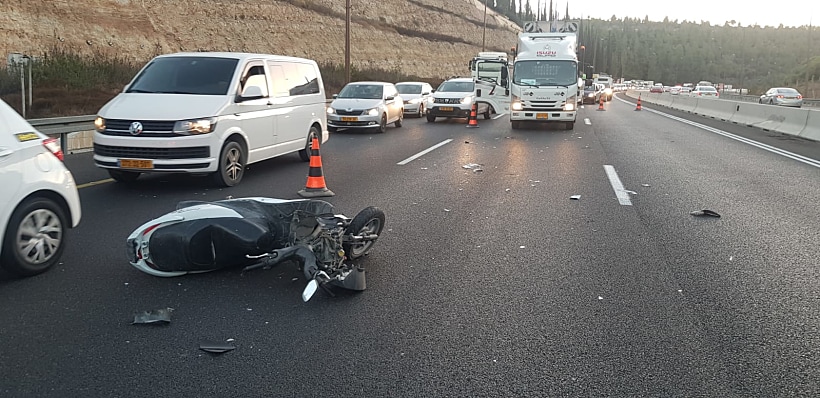 רוכב אופנוע כבן 20 נהרג בתאונה בכביש 1, סמוך לשער הגיא
