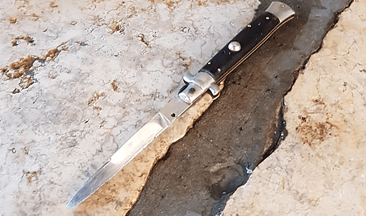 הסכין עימה ניסה החשוד לדקור את השוטרת בירושלים