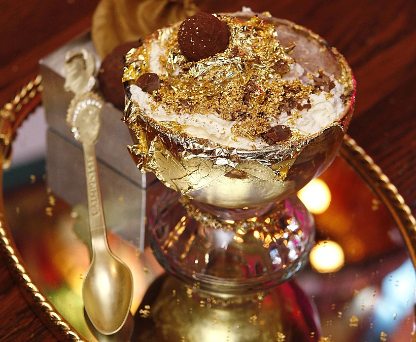 גלידה סנדיי של מסעדת Serendipity 3 בניו יורק בשווי 25,000$, עם זהב אכיל