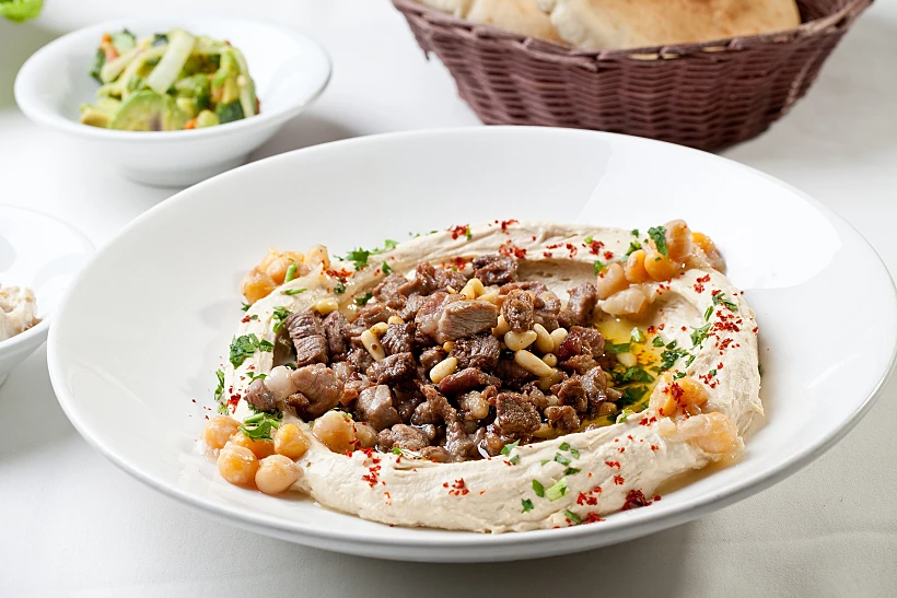 חומוס עם בשר - מסעדת דיאנא