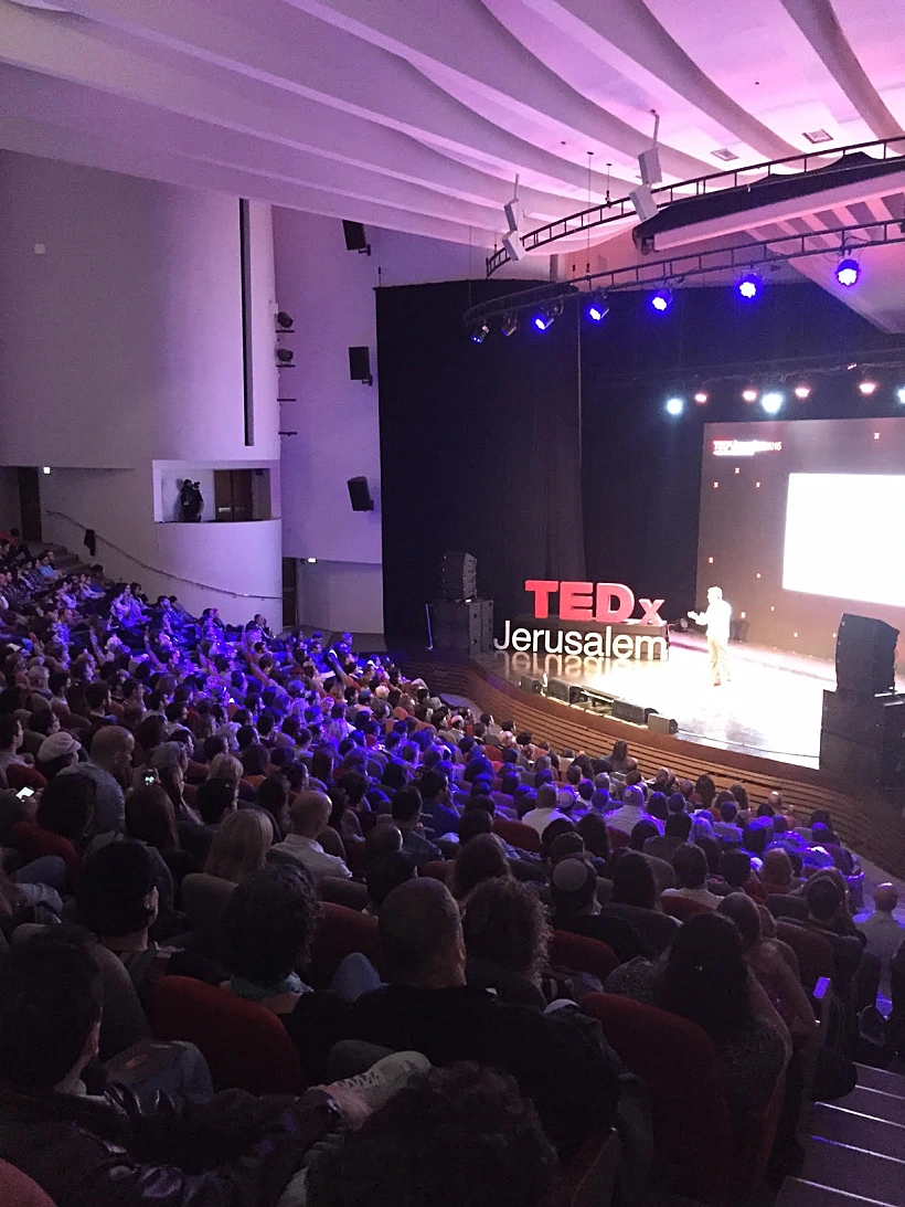 אסף גרניט נואם בכנס TEDx