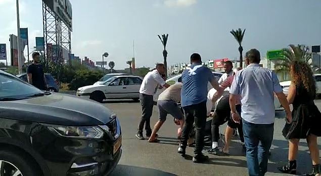 סכסוך בין נהגים בכביש באשדוד הסתיים בקטטה אלימה