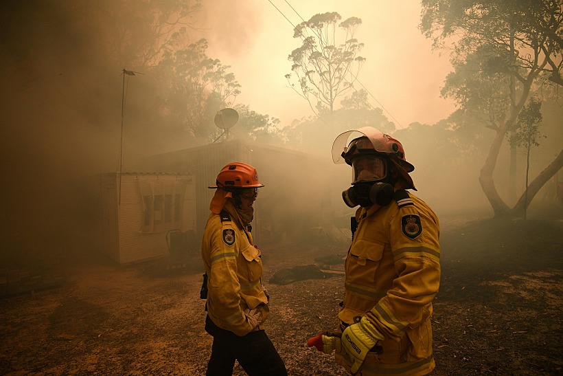 כבאים מנסים להשתלט על שריפות הענק באוסטרליה