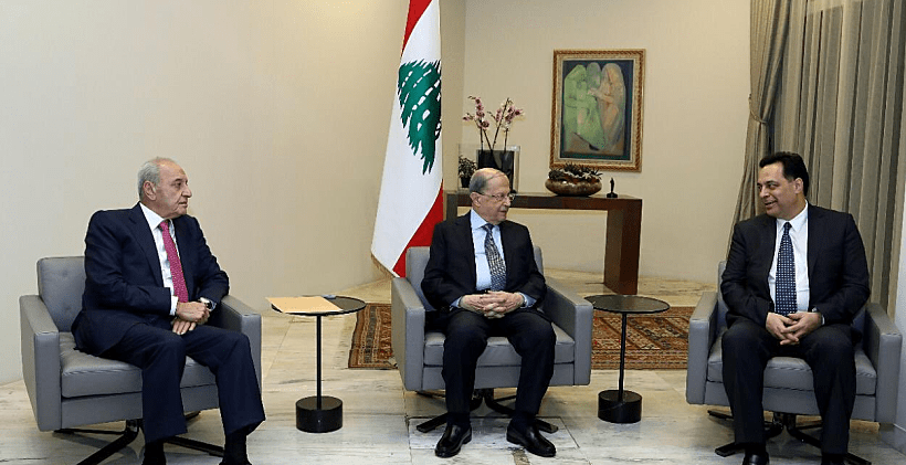 נשיא לבנון וראש ממשלת לבנון הנכנס חסן דיאב טרם קבלת צו המינוי