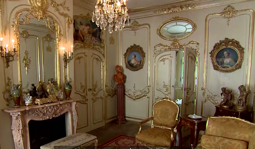 דירתו של רונן סאס, שעוצבה בסגנון צרפתי