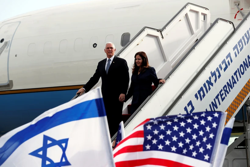 מייק פנס סגן נשיא ארה''ב ואשתו נוחתים בישראל