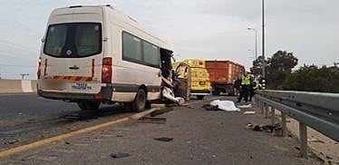 זירת תאונת הדרכים בצומת קסטינה, בה נהרג אדם אחד ונפצעו עשרה