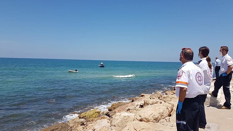 צעיר טבע למוות סמוך לחוף מנטה ריי בתל אביב