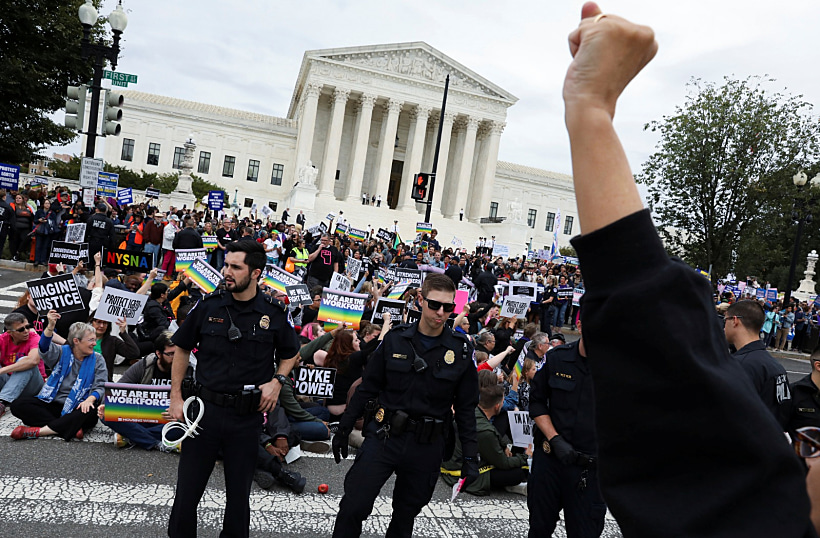 הפגנה מול בית המשפט העליון בוושינגטון