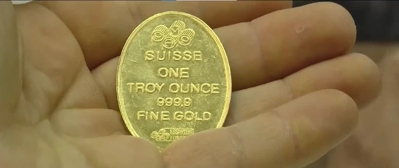 אונקיית זהב ששווה ל-1,960 דולרים