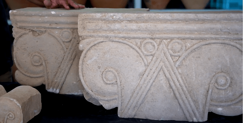 אבנים מעוטרות שנתגלו בחפירה ארכיאולוגית בארמון הנציב בירושלים
