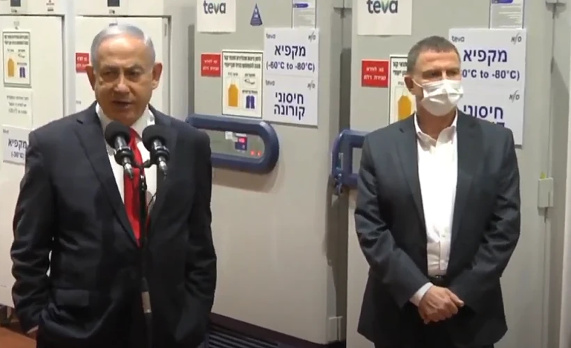 שר הבריאות יולי אדלשטיין וראש הממשלה בנימין נתניהו בביקור במרכז הלוגיסטי טבע סלא