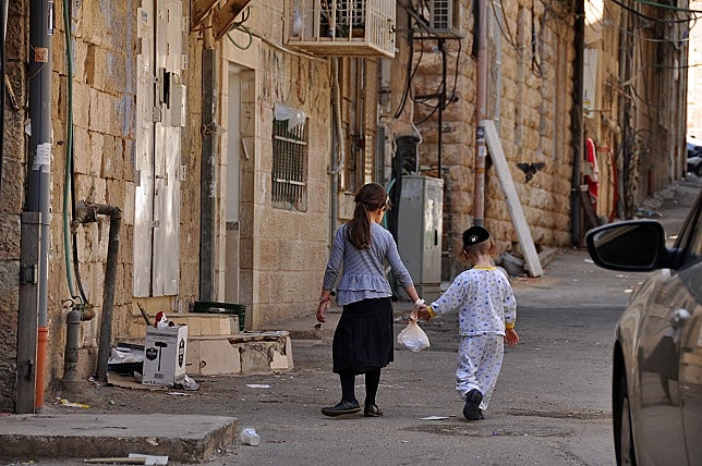 ילדים למשפחה חרדית בשכונת מאה שערים בירושלים