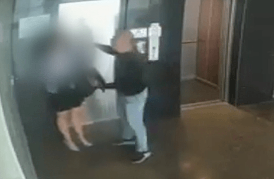 גבר שתועד תוקף מינית אישה בבניין באזור נתניה