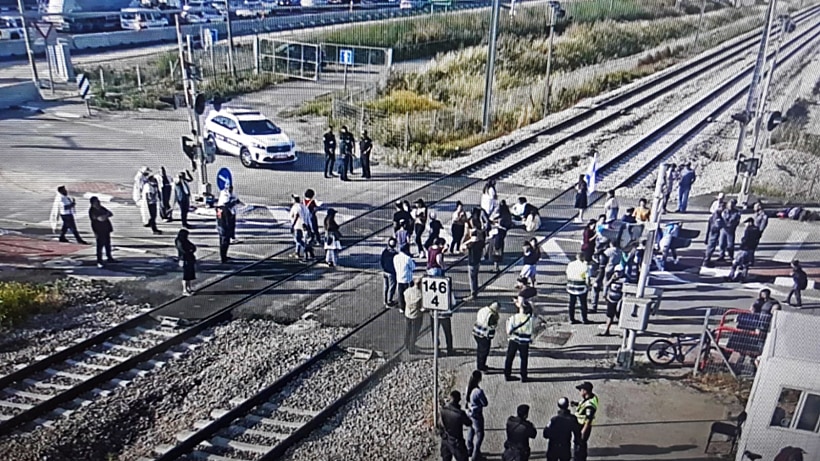 הפגנת תושבי ניצנים על מסילות רכבת ישראל
