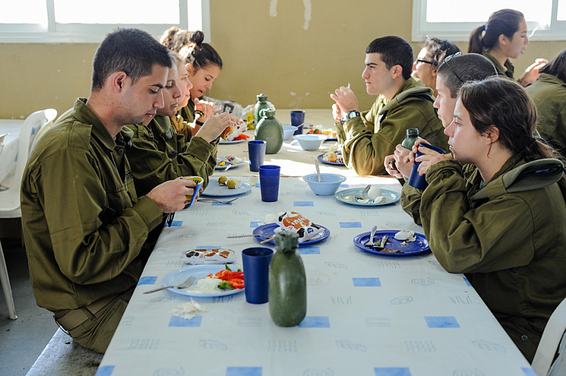 חדר אוכל בבסיס צבאי