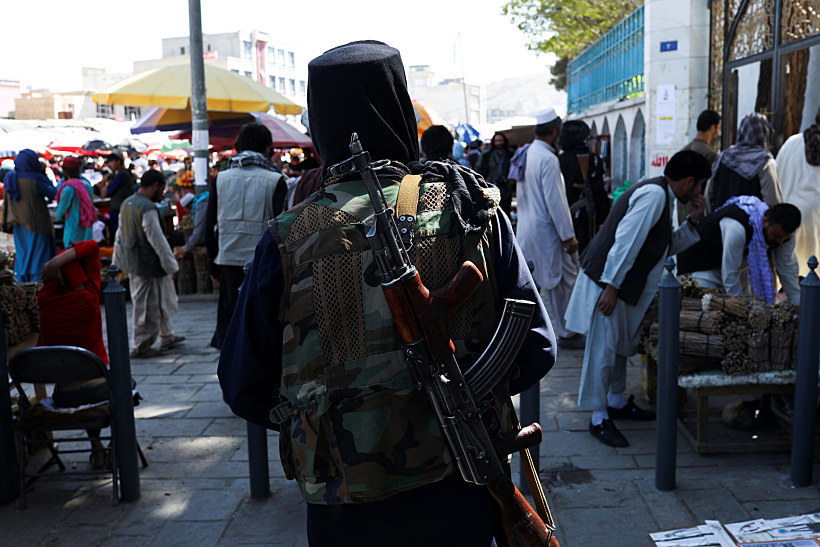 חמוש טליבאני ברחובות קאבול, אפגניסטן