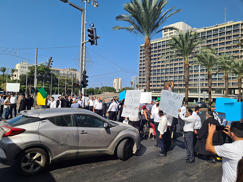 עובדי מערכת הכשרות מפגינים בתל אביב נגד רפורמת הכשרות