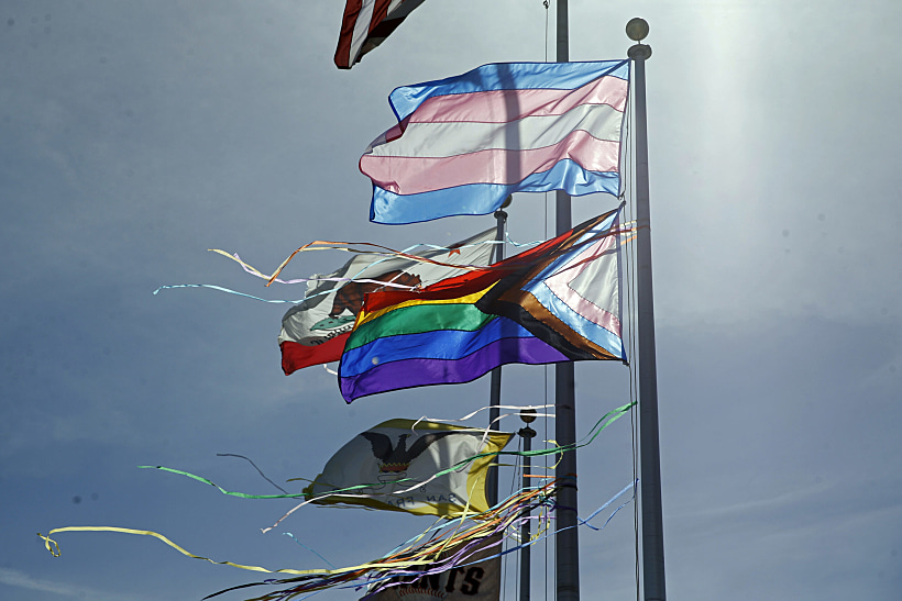 דגלי הקהילה הגאה בסן פרנסיסקו