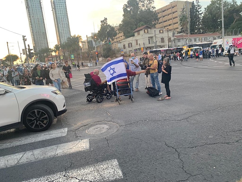 מחאת הנכים בצומת עזריאלי בתל אביב