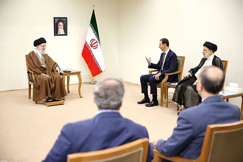 המנהיג העליון של איראן חמינא'י במהלך פגישתו עם אסד
