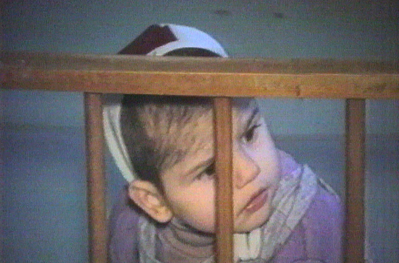 אבודים עונה 14, בית ילדים ברומניה הקומוניסטית, ילדי צ'אושסקו