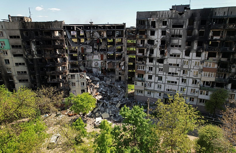 הרס בבניין מגורים בעיר מריופול, אוקראינה