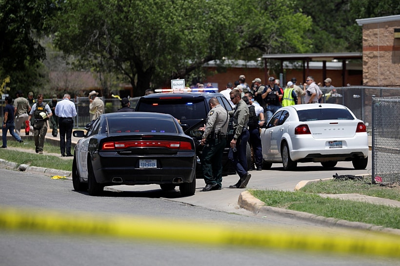 שוטרים בזירת הטבח בטקסס