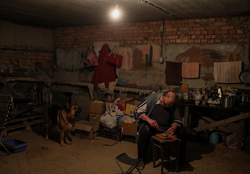 אזרחים אוקראינים במקלטים באזור דונייצק