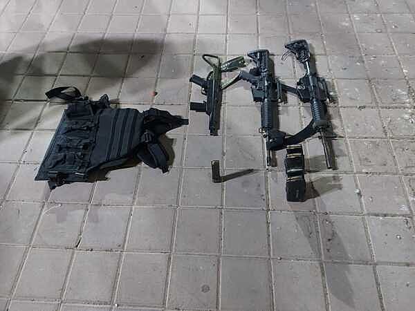 כלי הנשק שנתפסו ברכב המחבלים בג'נין