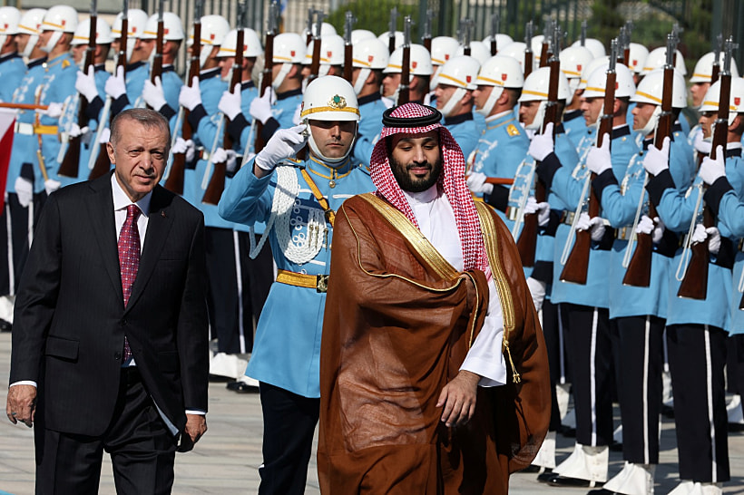 מוחמד בן סלמאן מתקבל במשמר כבוד בארמון הנשיאות בטורקיה ע''י הנשיא ארדואן