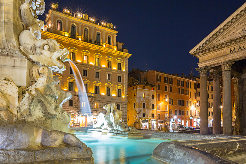 Fountain,at,the,pantheon,temple,in,rome,at,night,,italy