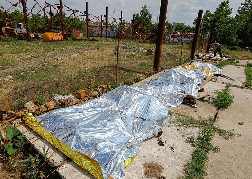 גופות ההרוגים בהפגזת בית הכלא בעיירה אולניבקה