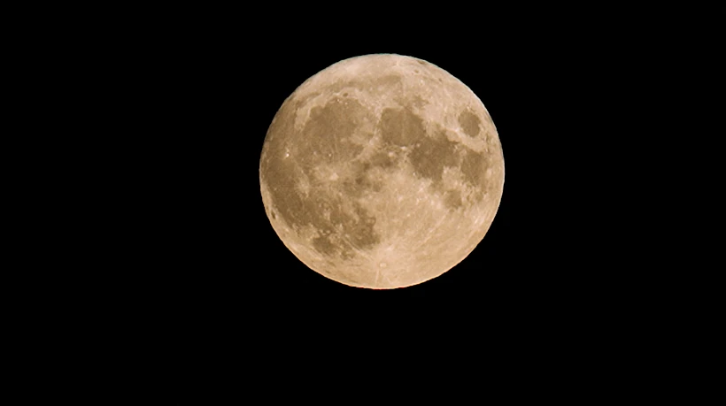 הירח. צולם בסוונזי שבווילס