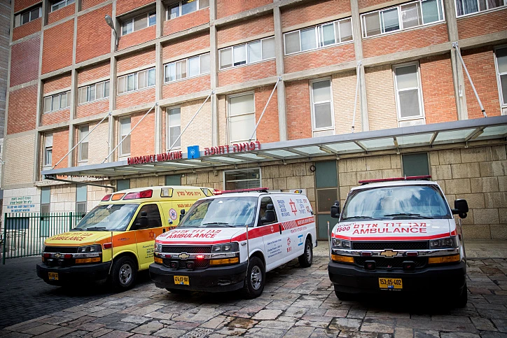 אמבולנסים בכניסה לחדר המיון בבית החולים הדסה עין כרם בירושלים