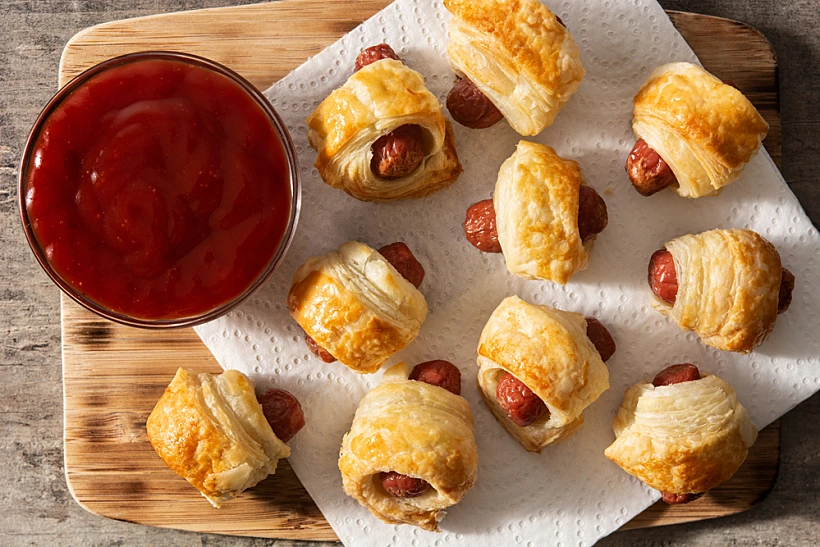 Pigs,in,blankets.,mini,sausages,wrapped,in,puff,pastry,with