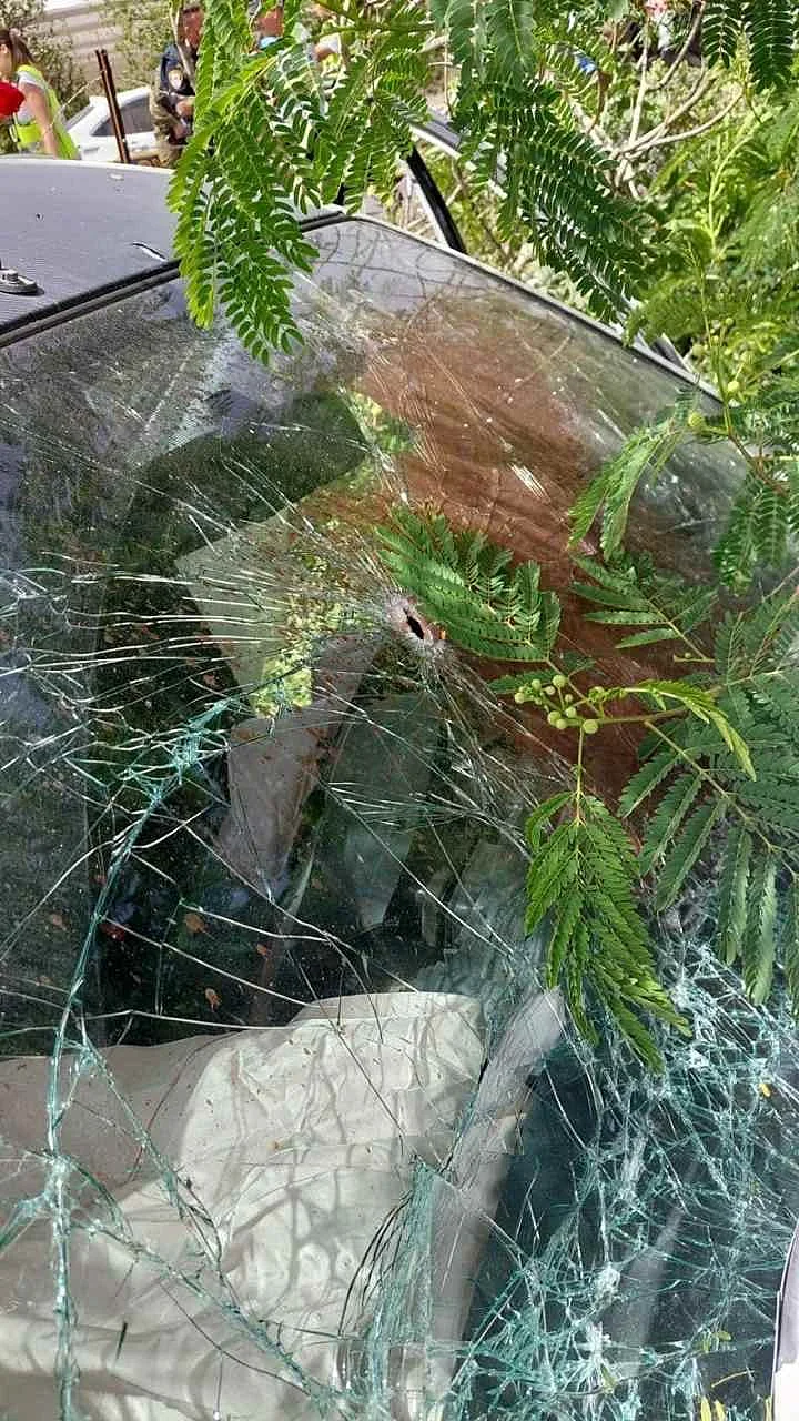 הרכב שהותקף בפיגוע ירי בצומת חמרה