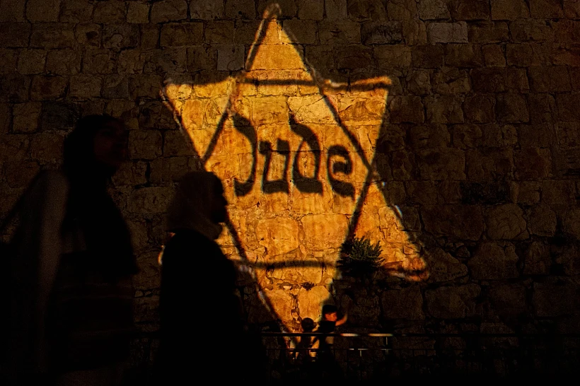 יום השואה, נרות זיכרון וטלאי צהוב על חומות העיר העתיקה בי-ם