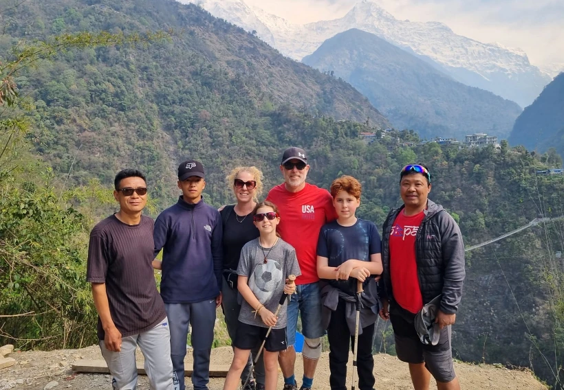 Guide Porters טיול משפחתי בנפאל
