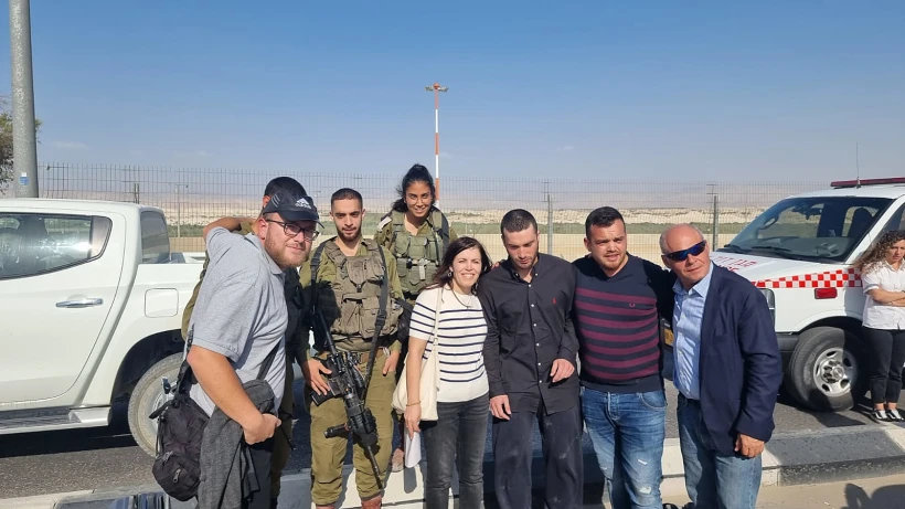 Shalom Rotban with his family after crossing the border from Jordan to Israel