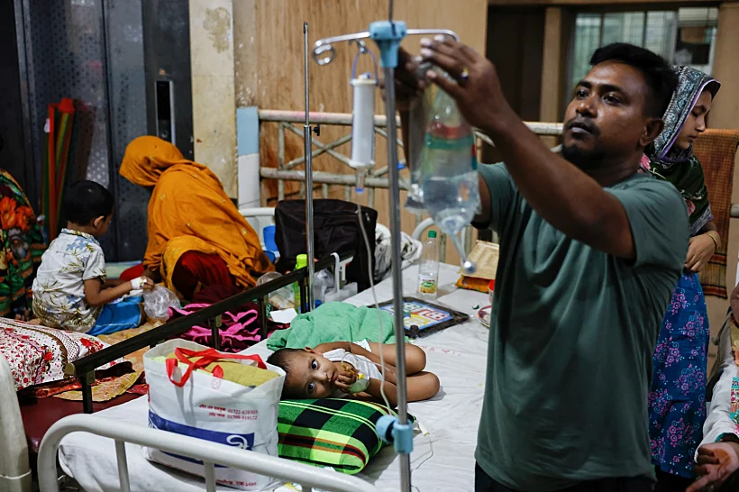 אנשים שנדבקו בדנגי מאושפזים בבית החולים בדאקה, בנגלדש דנגי מחלה נגיף יתוש