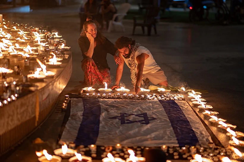 מדליקים נרות בכיכר דיזנגוף בתל אביב לזכר הנופלים