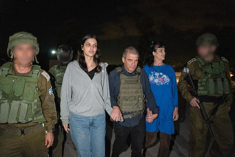 יהודית רענן ובתה נטלי לאחר שחרורן משבי חמאס