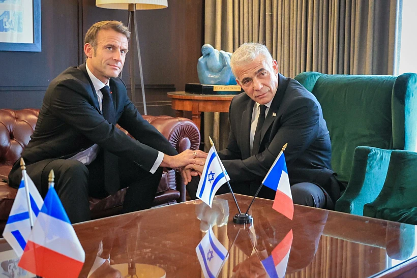 ראש האופזיציה לפיד עם נשיא צרפת מקרון