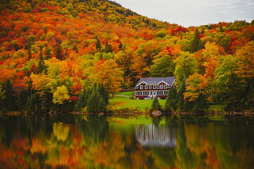 Dixville,notch,house,on,the,water, ,new,hampshire