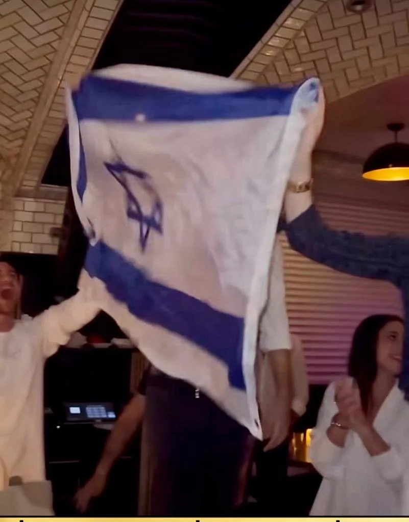 ריקודים והנפת דגלי ישראל במסעדת הסלון במיאמי