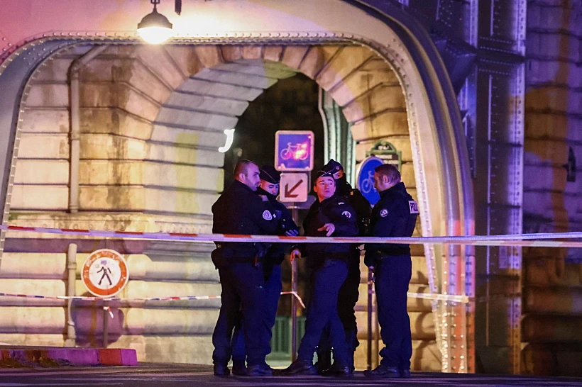 זירת הפיגוע בפריז חרבות ברזל