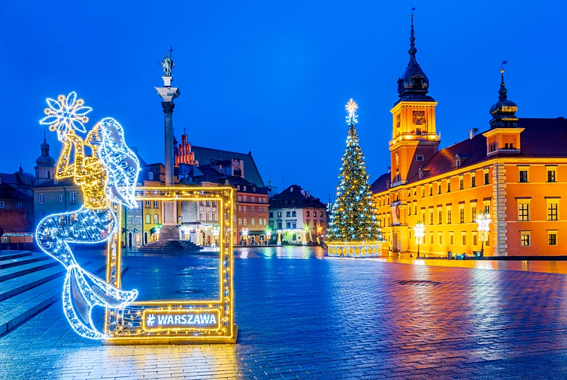Warsaw,,poland, ,illuminated,castle,square,with,christmas,tree,in חג מולד בוורשה
